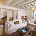 Lara - Stylish Retreat With Access *
