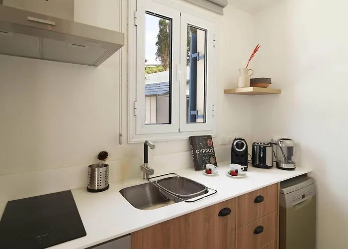 Lara - Stylish Retreat With Access