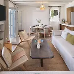 Villa Lara - Stylish Retreat With Access Pahíamosz
