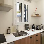 Lara - Stylish Retreat With Access