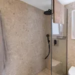 Lara - Stylish Retreat With Access
