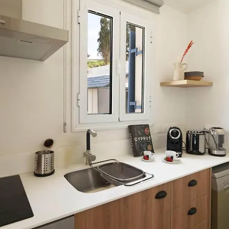 Lara - Stylish Retreat With Access