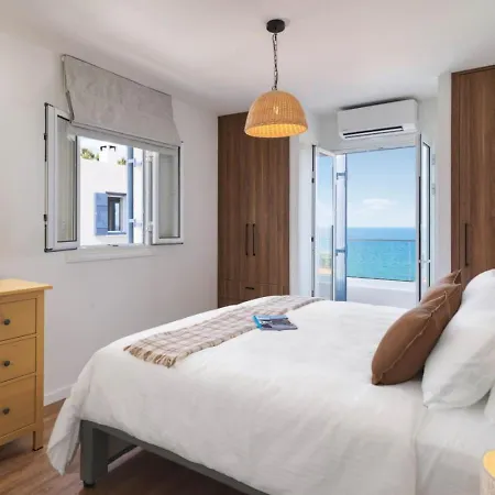 Lara - Stylish Retreat With Access Pachyammos