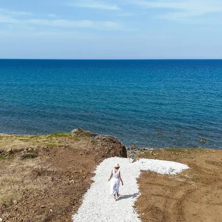 Lara - Stylish Retreat With Access Vila Pachyammos