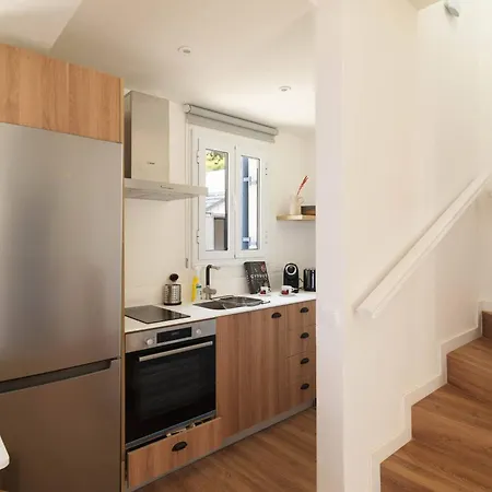 Lara - Stylish Retreat With Access Villa