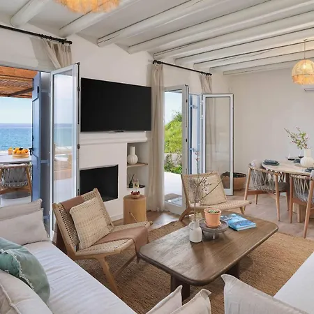 Lara - Stylish Retreat With Access Vilă