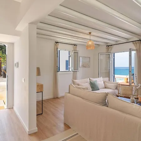 Lara - Stylish Retreat With Access * Pachyammos