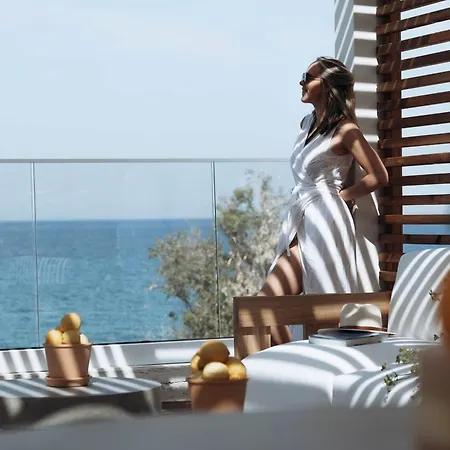 Lara - Stylish Retreat With Access