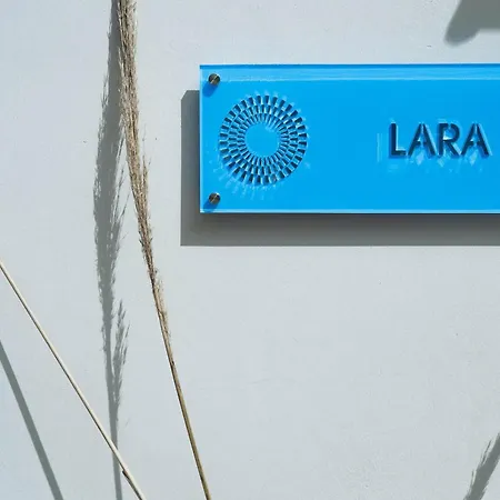 Lara - Stylish Retreat With Access Villa