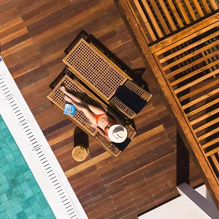 Villa Lara - Stylish Retreat With Access *