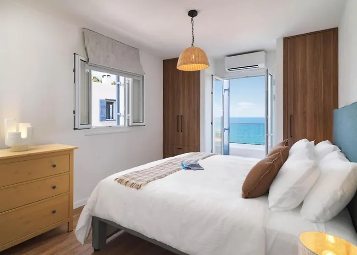 Lara - Stylish Retreat With Access Pachyammos