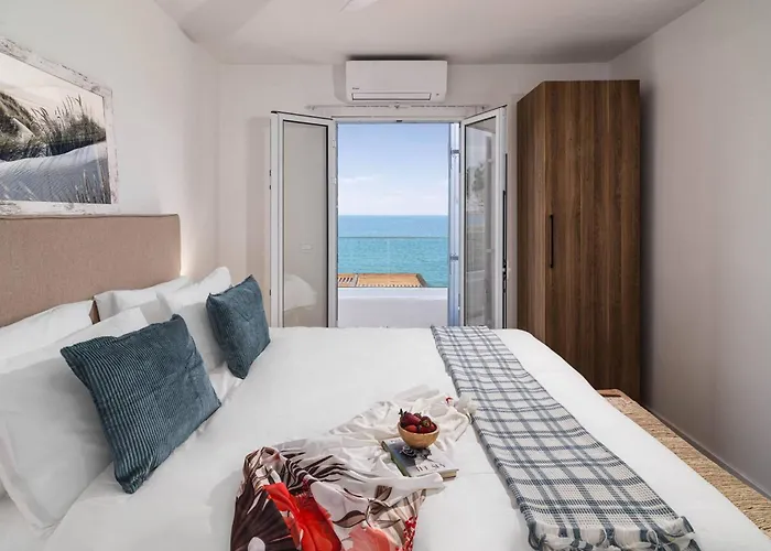 Lara - Stylish Retreat With Access * Pachyammos